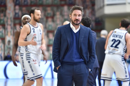 Sassari, Pozzecco teme Pesaro: "Hanno messo in difficoltà Milano e Brindisi"