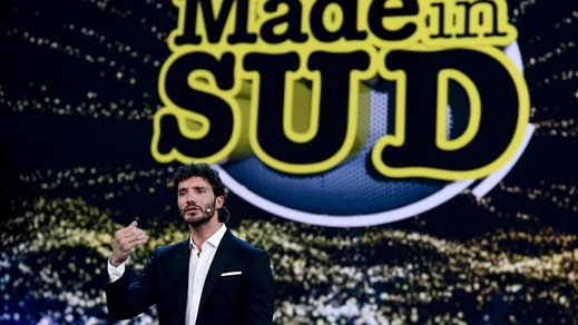 Amadeus, la rivelazione di De Martino: "Ecco cosa c'è scritto sulla sua carta d'identità"