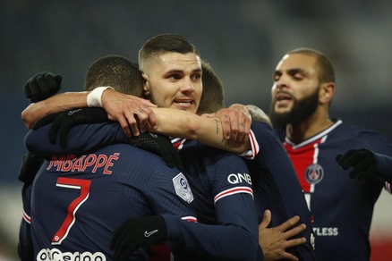 Il Psg vince e torna in vetta alla Ligue 1. Aspettando Milik, ko del Marsiglia