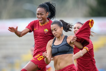 La Roma vince 3-2 col Napoli e centra il 4° successo in campionato