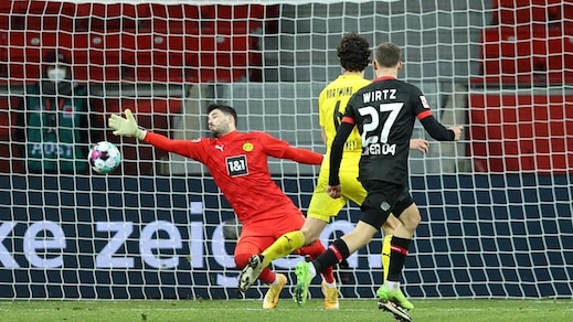 Al Leverkusen la sfida con il Borussia Dortmund, Piatek sbaglia un rigore e va ko