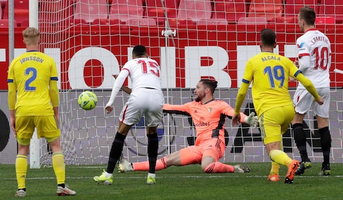 Aspettando Gomez il Siviglia si gode En-Nesyri, Villarreal frenato dall'Huesca