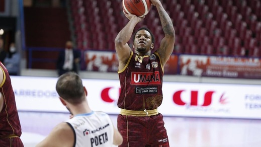 Venezia ok con Cremona in volata, Pesaro annienta Cantù. Vince Sassari