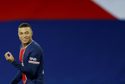 "Real Madrid all'assalto di Mbappé, maxi-offerta Psg per blindarlo"