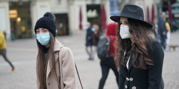 Covid, variante inglese sintomi: le differenze con il ceppo originale