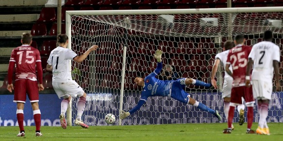 Reggina-Salernitana 0-0. Nicolas para un rigore a Djuric