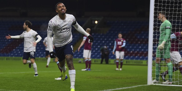 Il City vince ancora, riscatto Everton: Ancelotti batte Bielsa. Liverpool ko