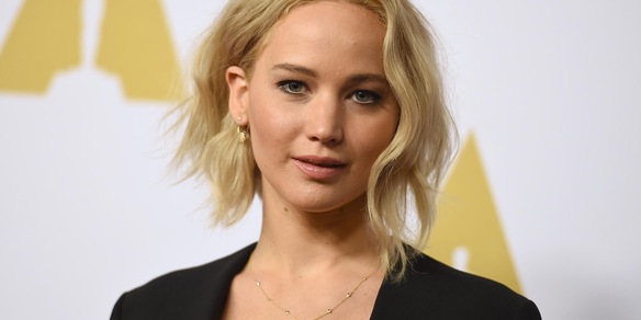 Paura per Jennifer Lawrence, incidente sul set: ferita a un occhio