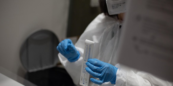 Coronavirus, i dati in Italia: 13.442 nuovi casi e 385 morti