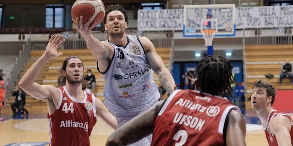 La Germani Brescia espugna Trieste trascinata da Burns
