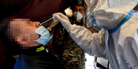 Covid, allarme in Campania: "Un caso su 4 ha variante inglese"