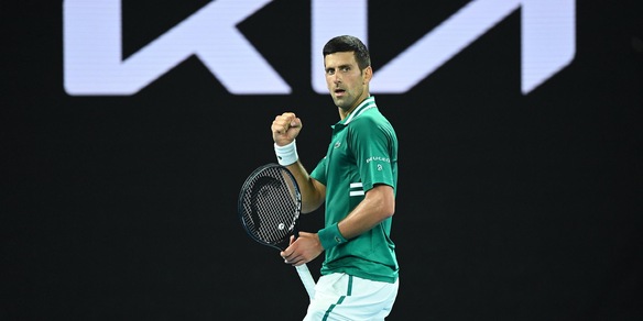 Australian Open, Djokovic e Karatsev volano in semifinale
