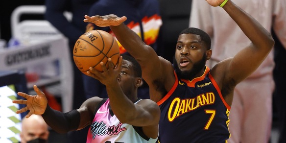 Nba, Utah batte LA e vola in classifica. Lillard e Curry super