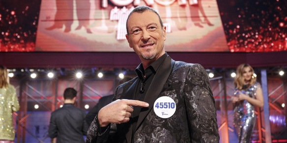 Soliti Ignoti, il mago Raffaello gela Amadeus con una battuta