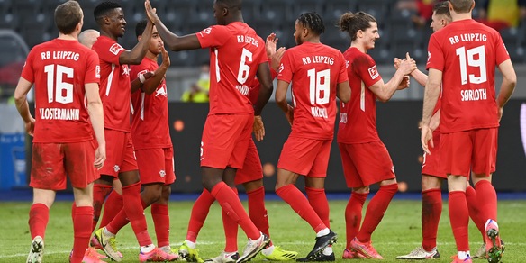 Bundesliga: Lipsia a -2 dal Bayern, pari Leverkusen al 95' e Schick a secco