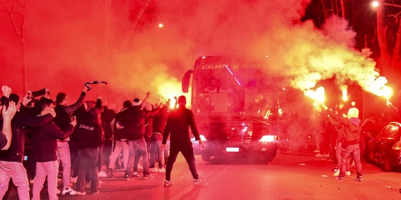 Tifosi Atalanta, inutili gli appelli: assembramento per 3000!