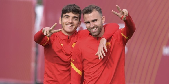 Roma, tifosi scatenati: "Carbonara e Villar col Braga". E lui risponde sui social