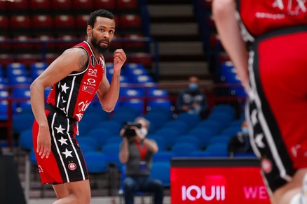 Milano troppo forte per la Fortitudo, Cantù vince con Treviso