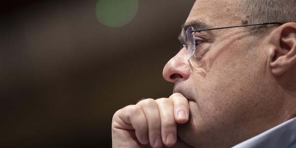 Pd, Zingaretti si dimette: "Mi vergogno che si parli solo di poltrone"