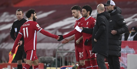 Salah finisce in panchina e il suo agente su Twitter....