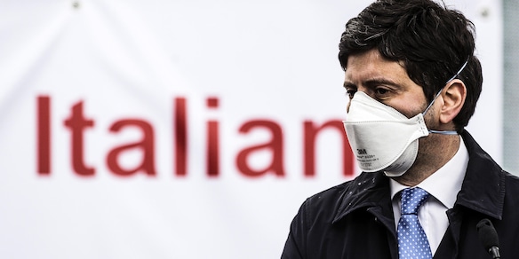 Speranza: "Entro l'estate, vaccinati tutti gli italiani che lo vorranno"