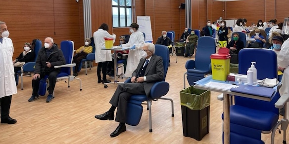 Mattarella vaccinato allo Spallanzani con il vaccino Moderna