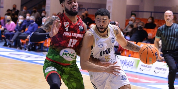 Thompson trascina Brindisi, Sassari ko sulla sirena