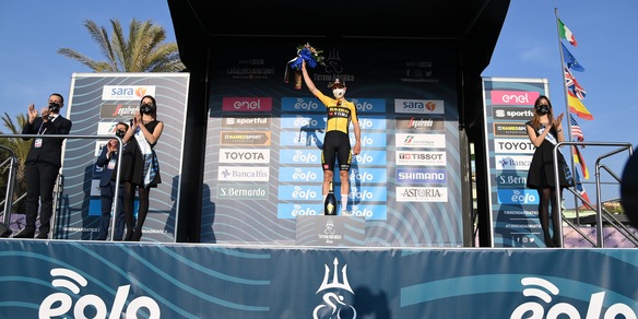 Tirreno-Adriatico, a Van Aert la prima tappa