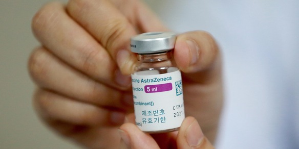 Bufera AstraZeneca, sospeso un lotto in Italia