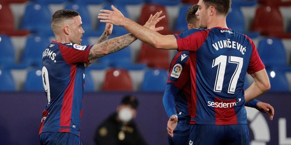 Il Levante vince il derby sul Valencia: Cutrone non incide