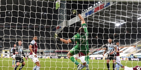 Premier League, il Newcastle aggancia l'Aston Villa nel recupero