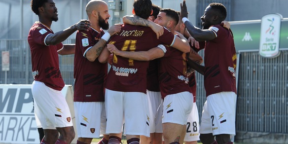 Salernitana-Cosenza live dalle 16: probabili formazioni e dove vederla in tv