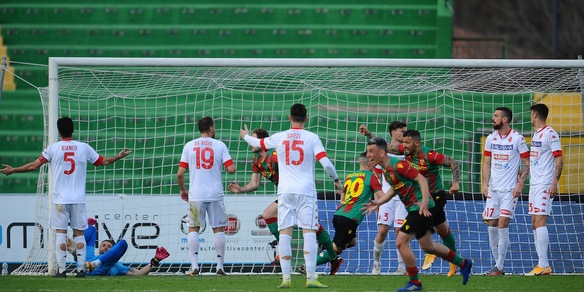 Serie C: la Ternana riparte, Bari rimontato 2-1. Vince il Palermo