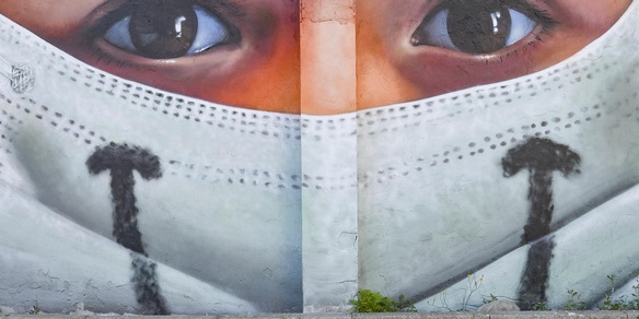 Covid, l'esperto: "Se vedete questo gesto, scappate"