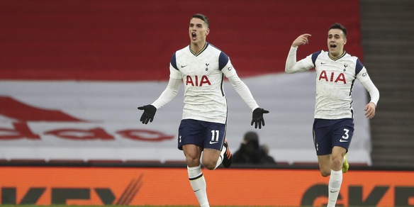 Lamela non basta a Mourinho: Arsenal-Tottenham 2-1