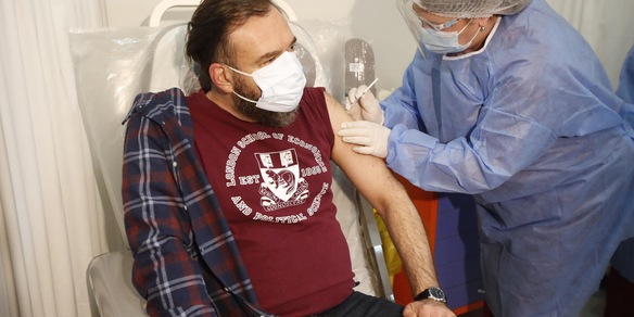 AstraZeneca: cosa deve fare chi ha già ricevuto la prima dose