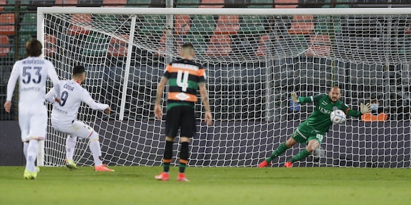 Serie B, tris Lecce al Venezia. Cosenza-Vicenza 1-1