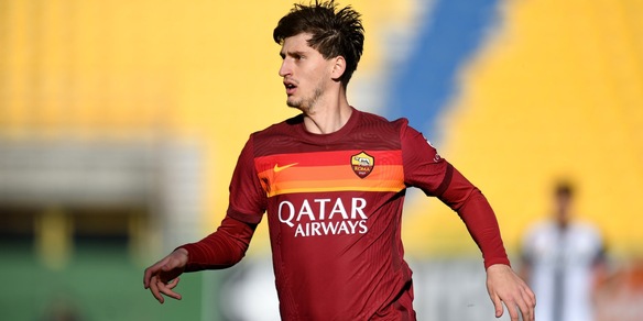 Roma, ansia Kumbulla: infortunio al menisco. Rientra in Italia per gli esami