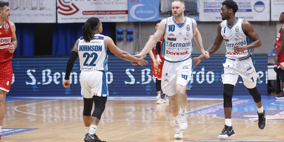 Cantù gioca a Milano nonostante il Covid: mancano date per il recupero