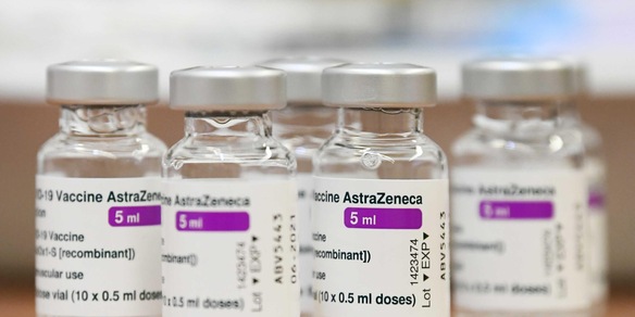 Bugiardino Astrazeneca cambiato dopo i casi di trombosi post-vaccino