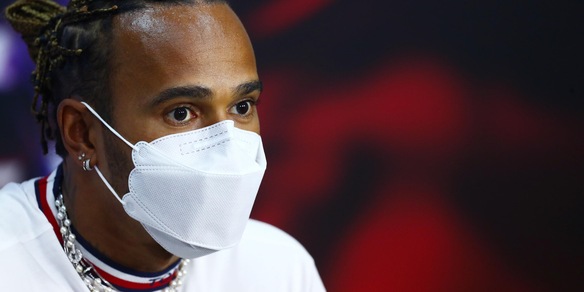 F1 GP Bahrain, Hamilton: "Red Bull veloci, al momento sono davanti"