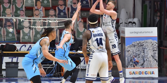Serie A, Sassari vince dopo la quarantena: 95-84 con Cremona