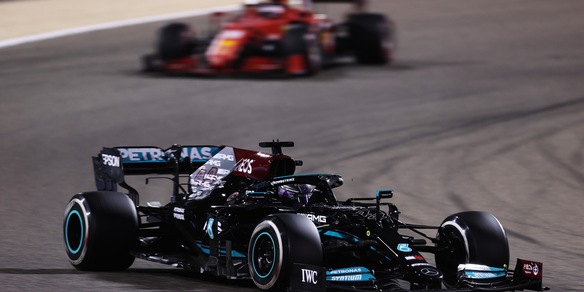 F1: Hamilton vince il Gp del Bahrain davanti a Verstappen, Leclerc 6°