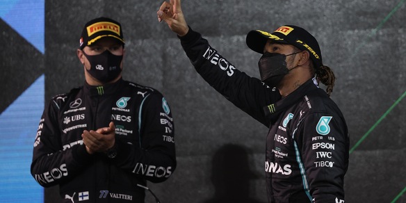 F1 Gp Bahrain, il tweet della Mercedes: "AMG ti mette le ali"