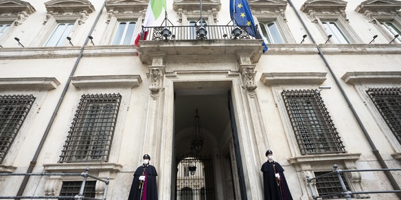 Covid, nuovo decreto: addio zona gialla, via libera ai concorsi