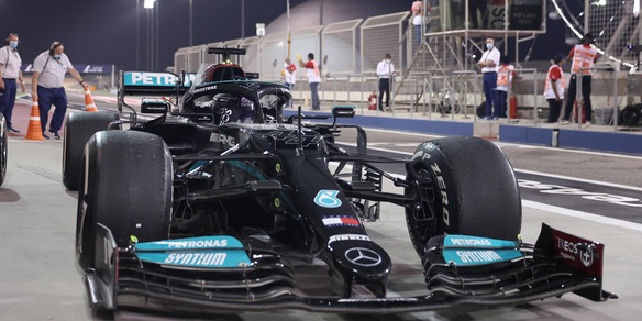 F1: Hamilton raggiunge Schumacher a 15 stagioni con almeno una vittoria
