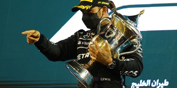 F1, gelo tra Hamilton e Russell. Wolff: "Tra i due concorrenza forte"