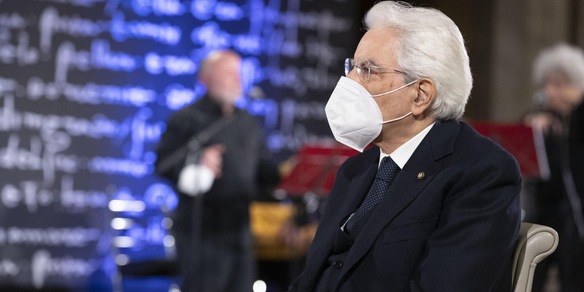 Mattarella allo Spallanzani: "Avanti con i vaccini e la ricerca"