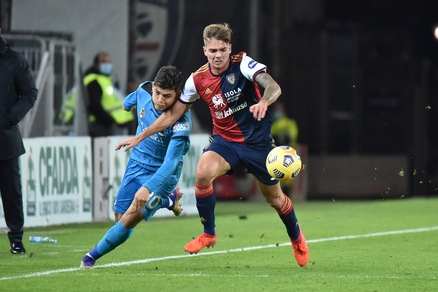 Cagliari, contusione per Nandez. Negativi i tamponi Cagliari, contusione per Nandez. Negativi i tamponi