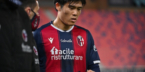 Bologna verso la Roma: Mbaye in gruppo, Tomiyasu a parte